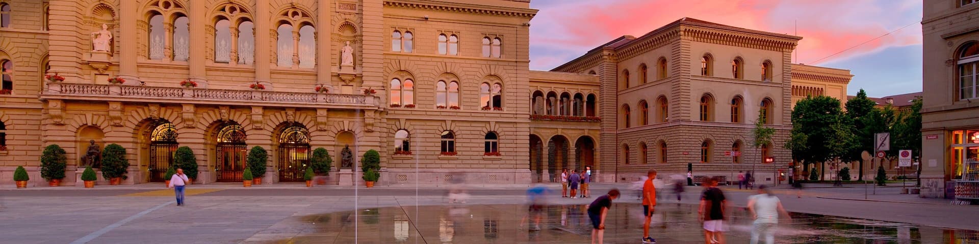 Bundeshaus which includes a square or plaza, an administrative buidling and heritage architecture