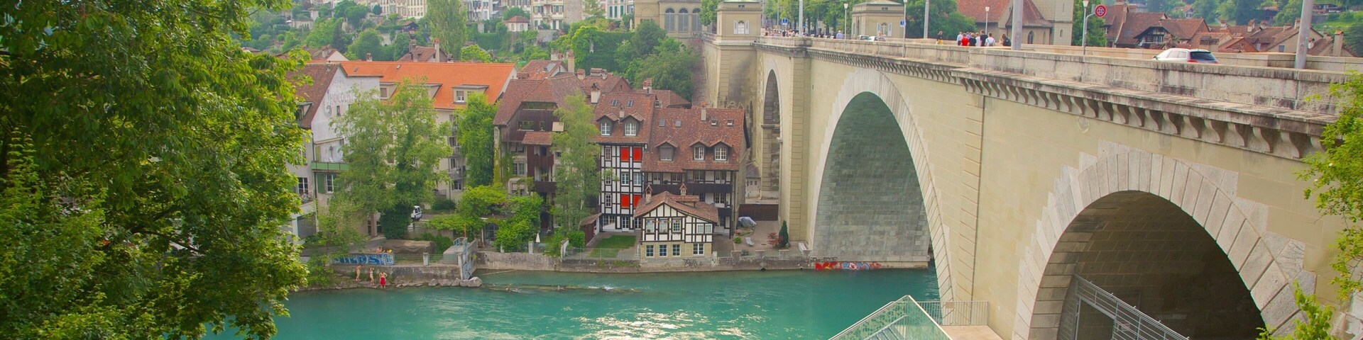 Barengraben mostrando uma cidade pequena ou vila, uma ponte e um rio ou córrego