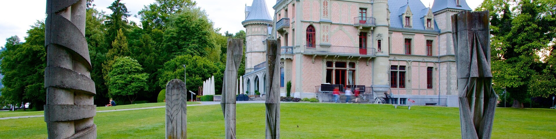 Schadaupark showing outdoor art, a garden and chateau or palace