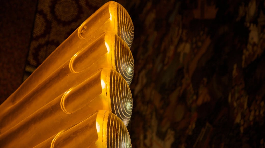 臥佛寺 设有 內部景觀