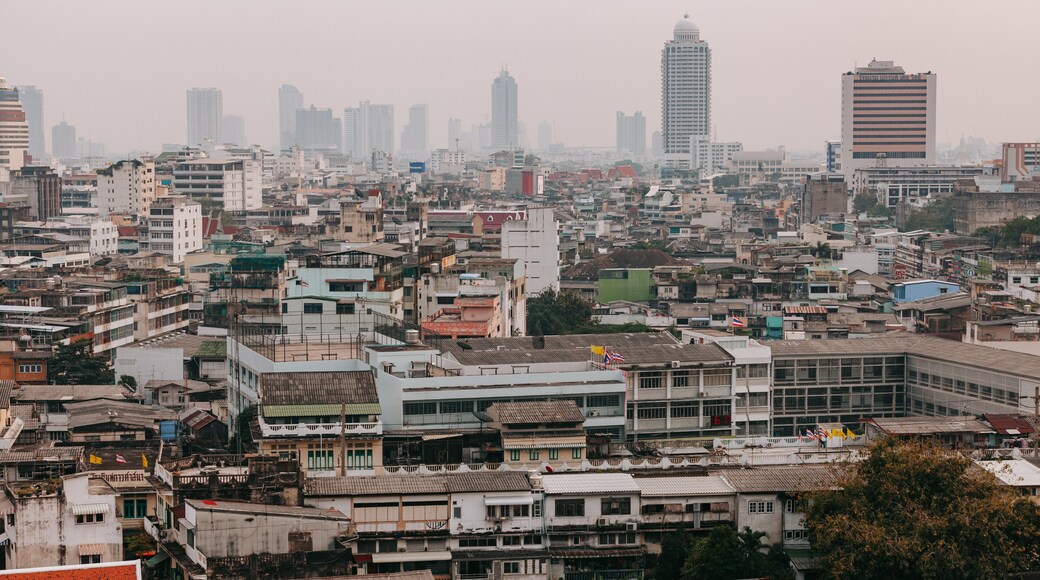 Wat Saket showing landscape views and a city