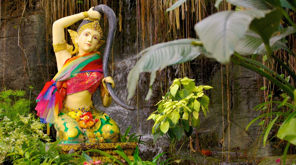 Wat Saket featuring a garden and a statue or sculpture