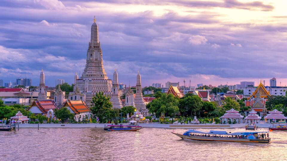 Wat Arun Temple in bangkok thailand at sunset.