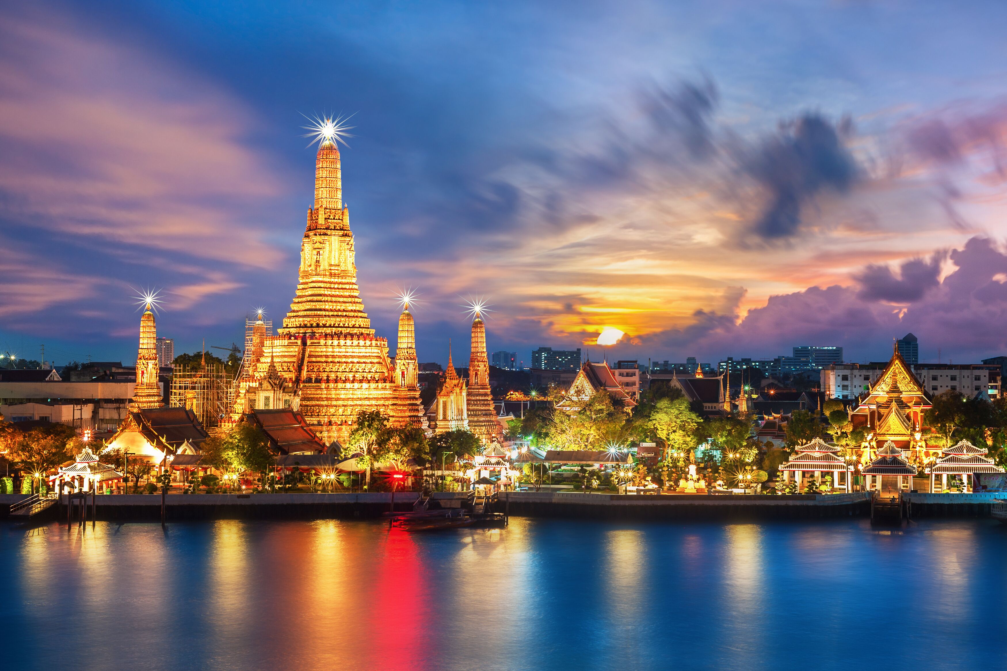 Wat Arun night view Temple in bangkok, Thailand..