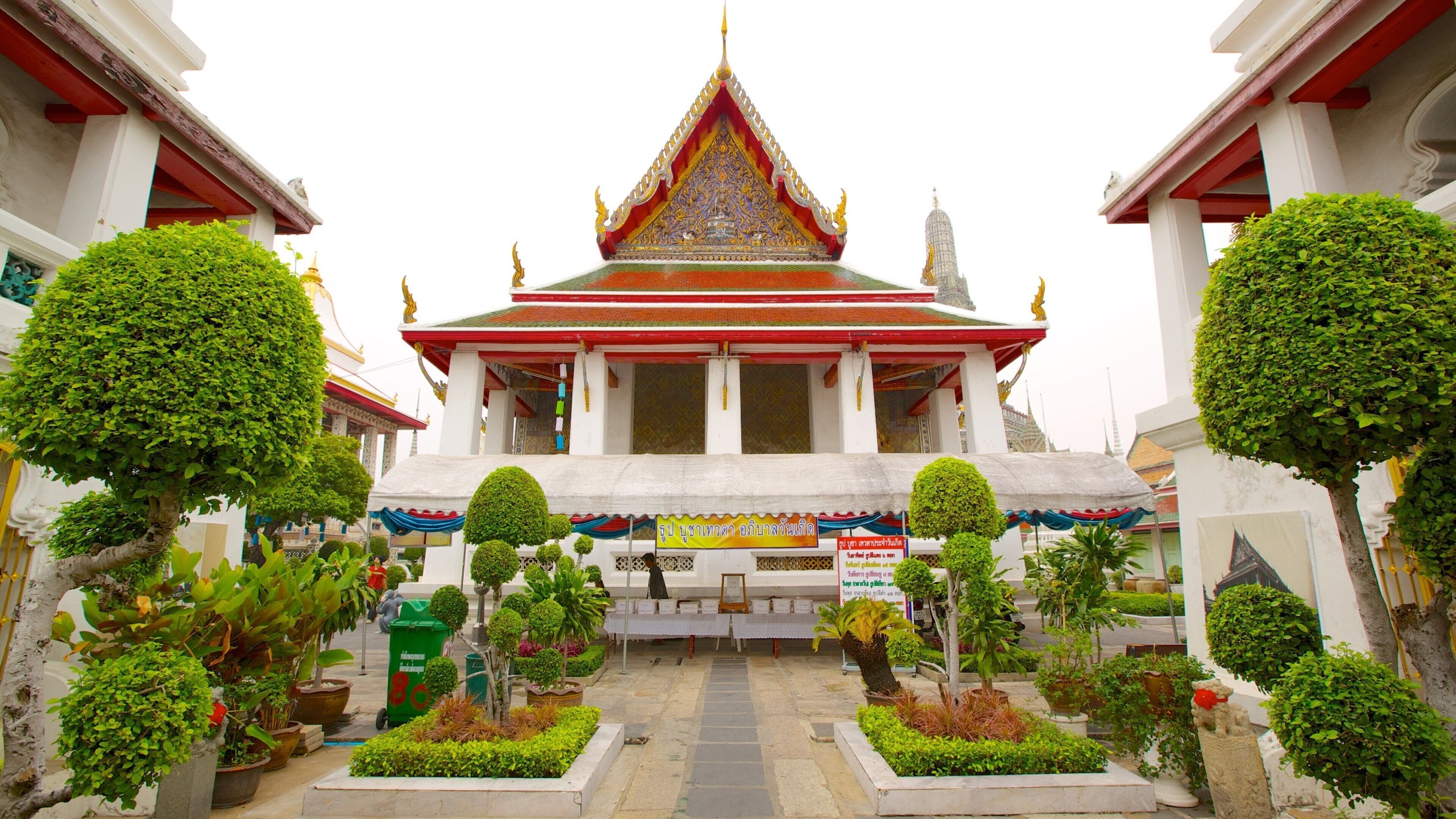 Wat Arun toont historische architectuur en een tempel of gebedshuis