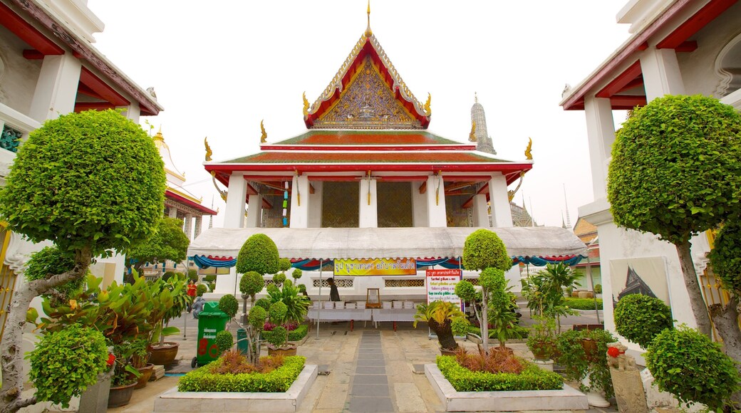 Wat Arun toont historische architectuur en een tempel of gebedshuis
