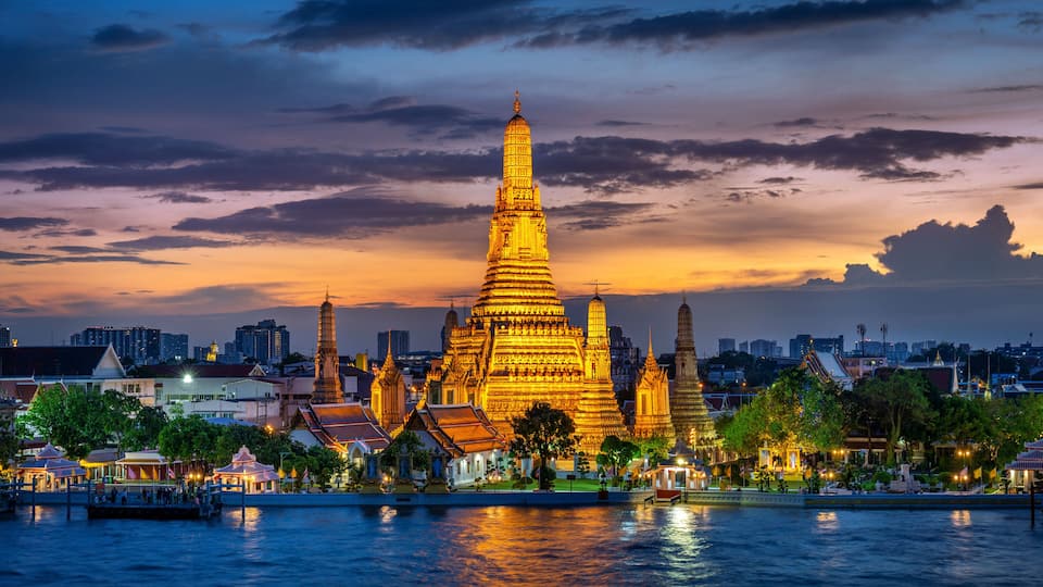 Wat Arun Ratchawararam at sunset(Temple of Dawn) famous tourist destination in Bangkok, Thailand.