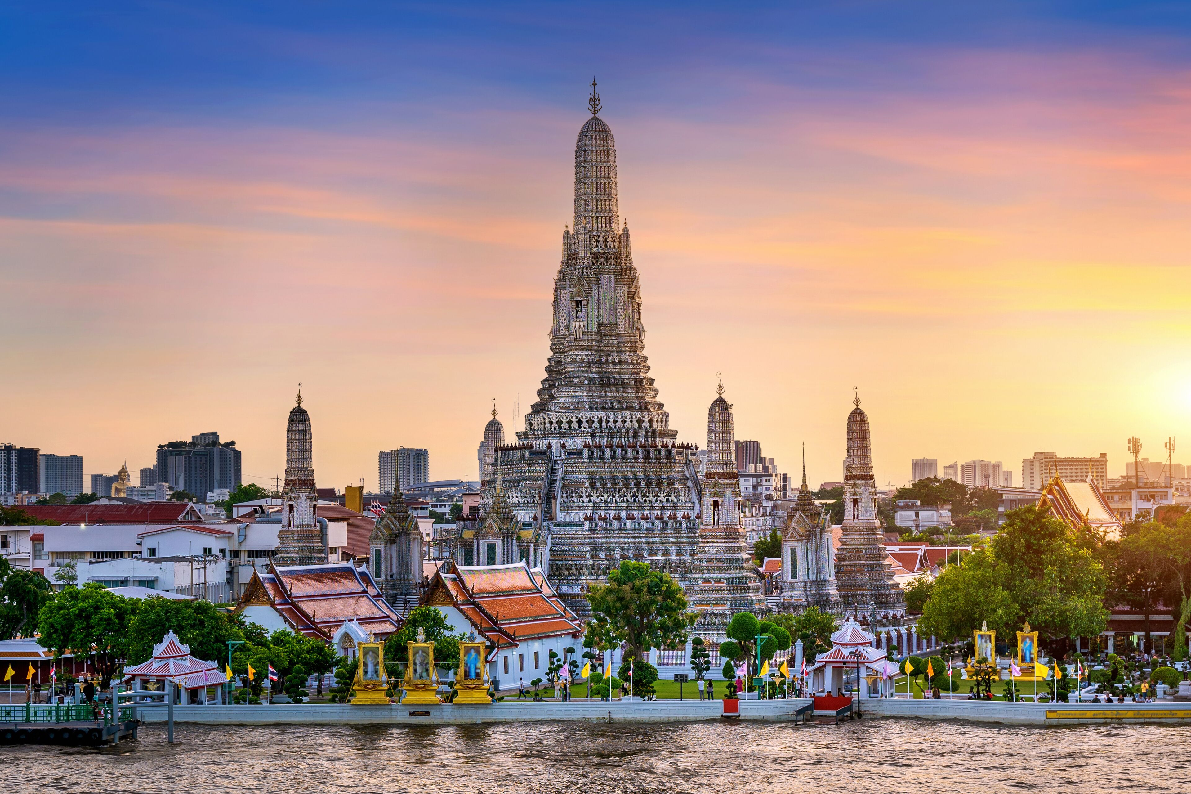 Wat Arun Temple (Wat Arun Ratchawararam) at sunset, Bangkok in Thailand.