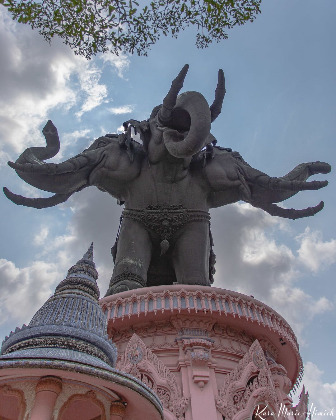 The Erawan Museum  is constructed of a three headed bronze elephant standing on a pedestal. It is a site to behold while passing by on the tram and even more beautiful to visit.
#culture #thailand #bangkok #erawanmuseum #threeheadedelephant #exploretheworld
