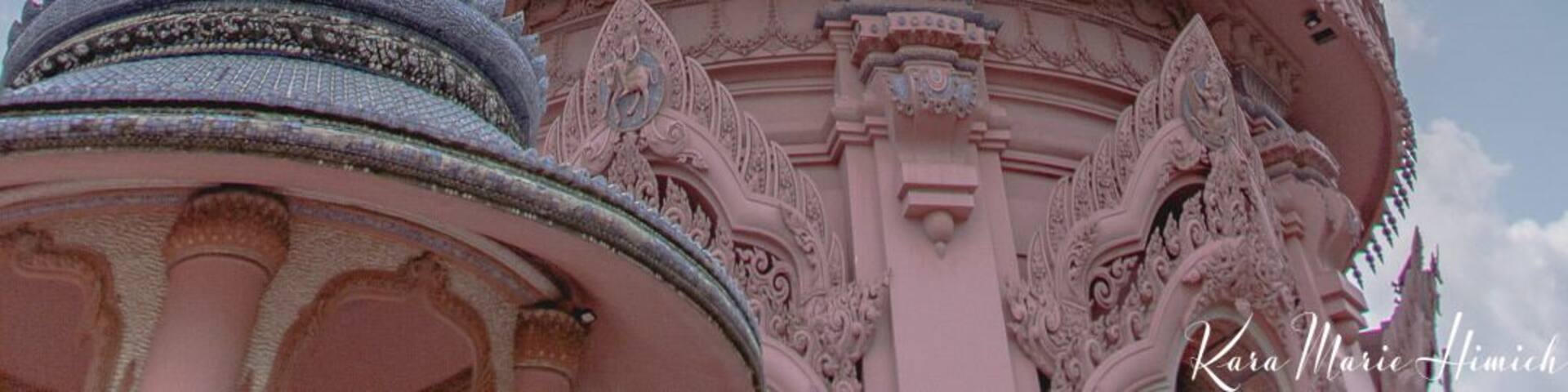 The Erawan Museum is constructed of a three headed bronze elephant standing on a pedestal. It is a site to behold while passing by on the tram and even more beautiful to visit.
#culture #thailand #bangkok #erawanmuseum #threeheadedelephant #exploretheworld