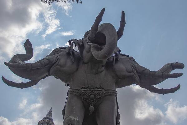 The Erawan Museum is constructed of a three headed bronze elephant standing on a pedestal. It is a site to behold while passing by on the tram and even more beautiful to visit.
#culture #thailand #bangkok #erawanmuseum #threeheadedelephant #exploretheworld