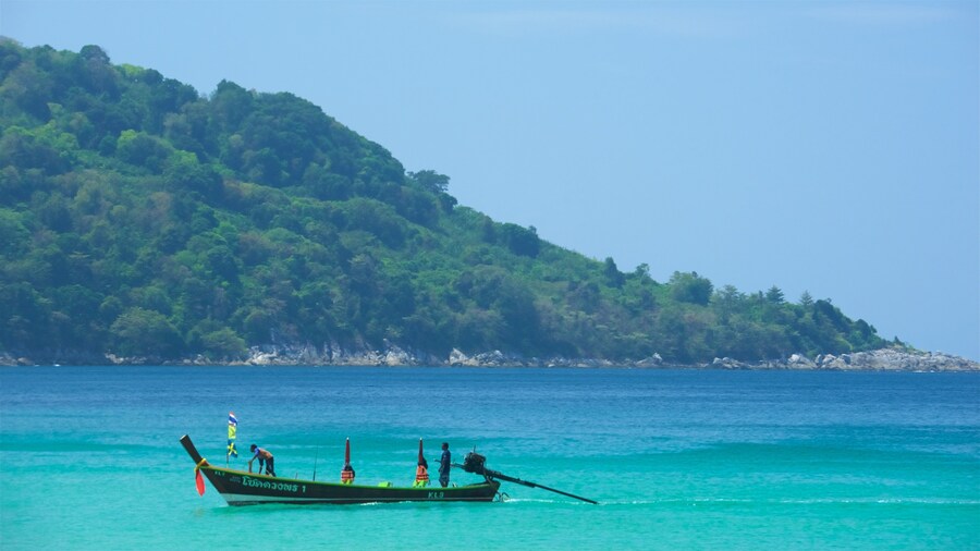 Praia de Kata Noi mostrando litoral rochoso, canoagem e uma baĂa ou porto