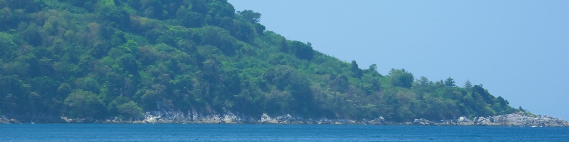 Kata Noi Beach which includes rocky coastline, boating and a bay or harbor