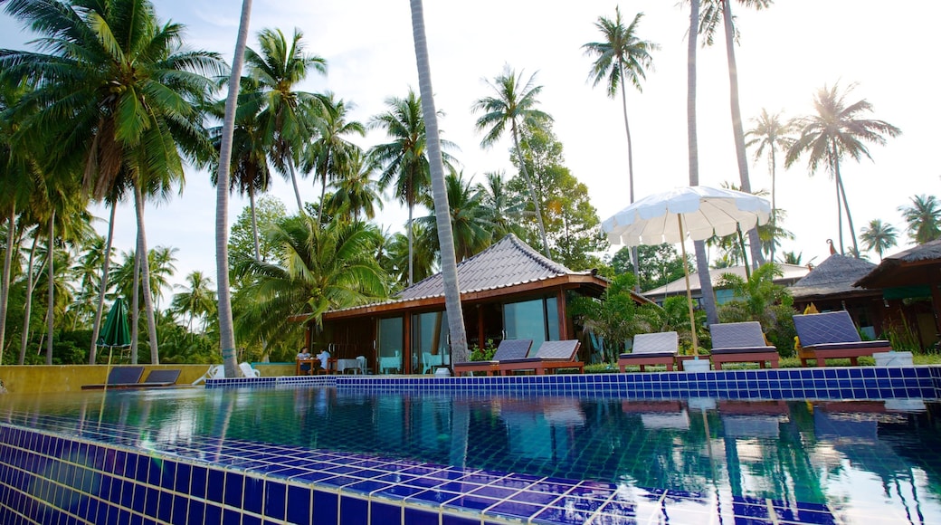Koh Samui som viser tropisk landskap og svømmebasseng