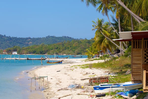 Thong Kut Beach featuring tropical scenes and a sandy beach