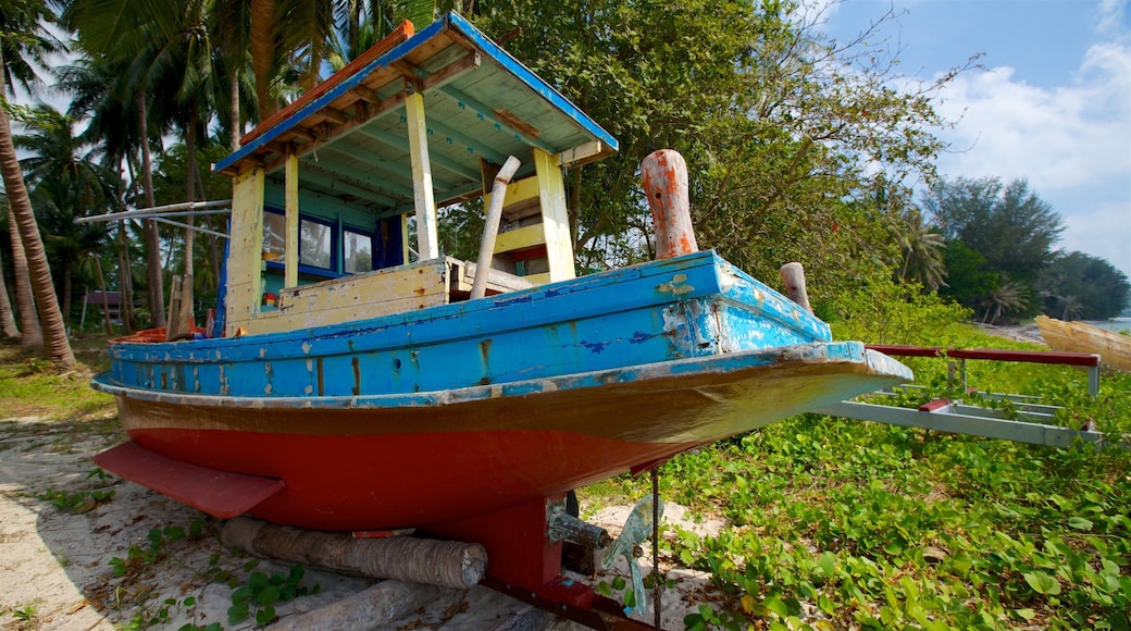 Thong Kut Beach which includes tropical scenes