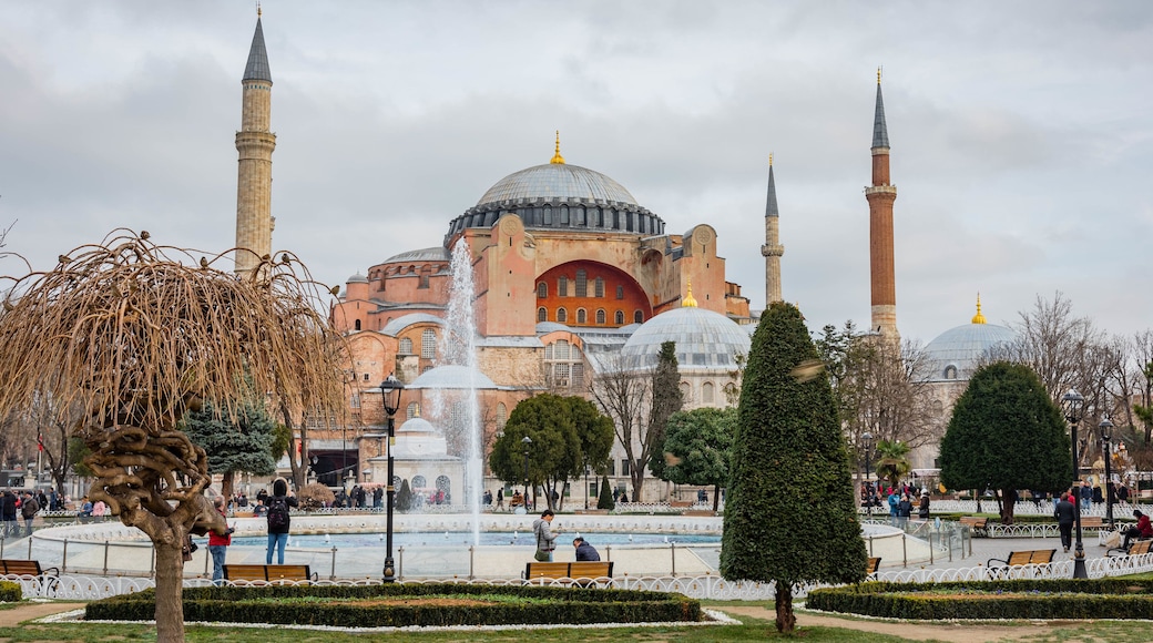 Hagia Sophia which includes heritage elements and a fountain