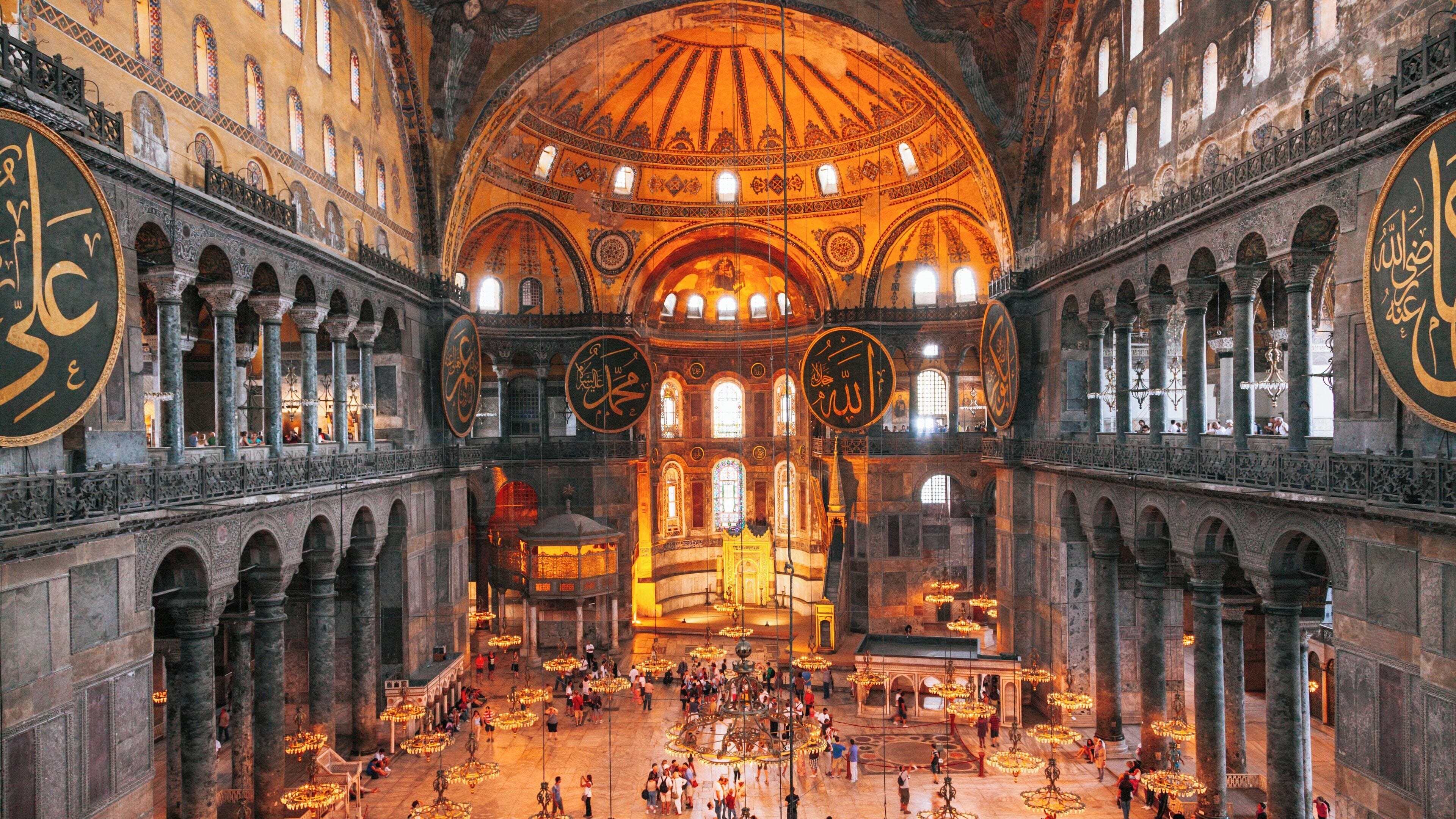 Visit to Hagia Sophia in Istanbul reveals stunning architecture and rich history at dusk