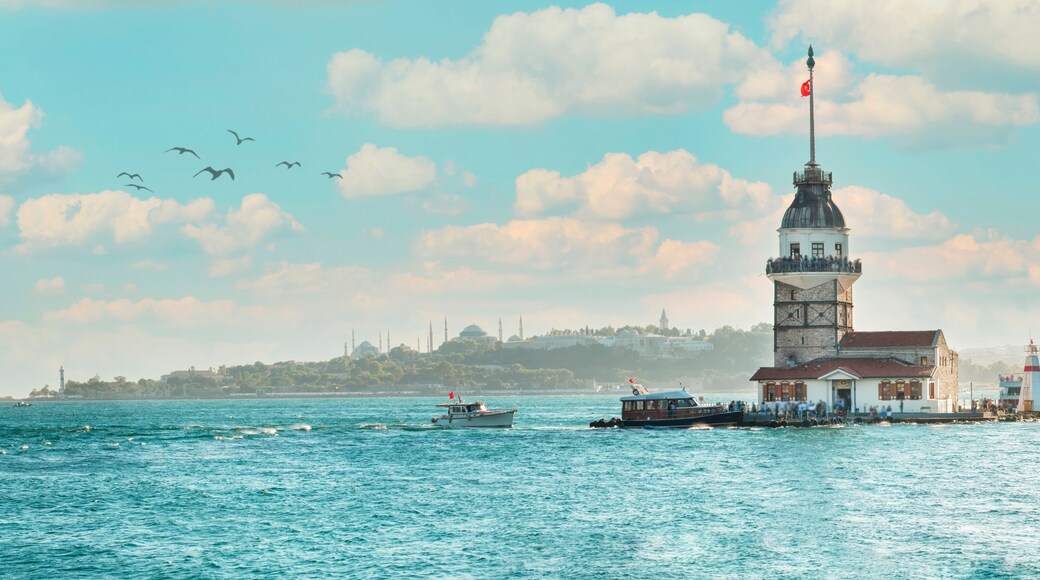 Maiden's Tower in istanbul, Turkey (KIZ KULESI - USKUDAR)