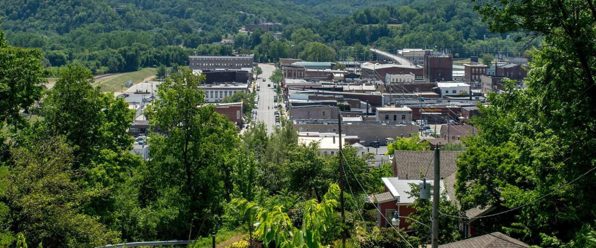 A view of the small town of Hannibal, Missouri from above.