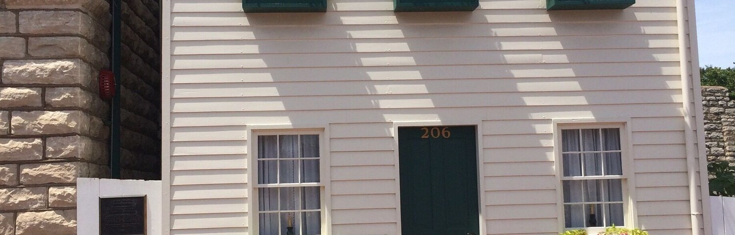 If you're interested in literature/famous American authors, this might be the place for you! There are so many white sculptures of Twain it's unreal.