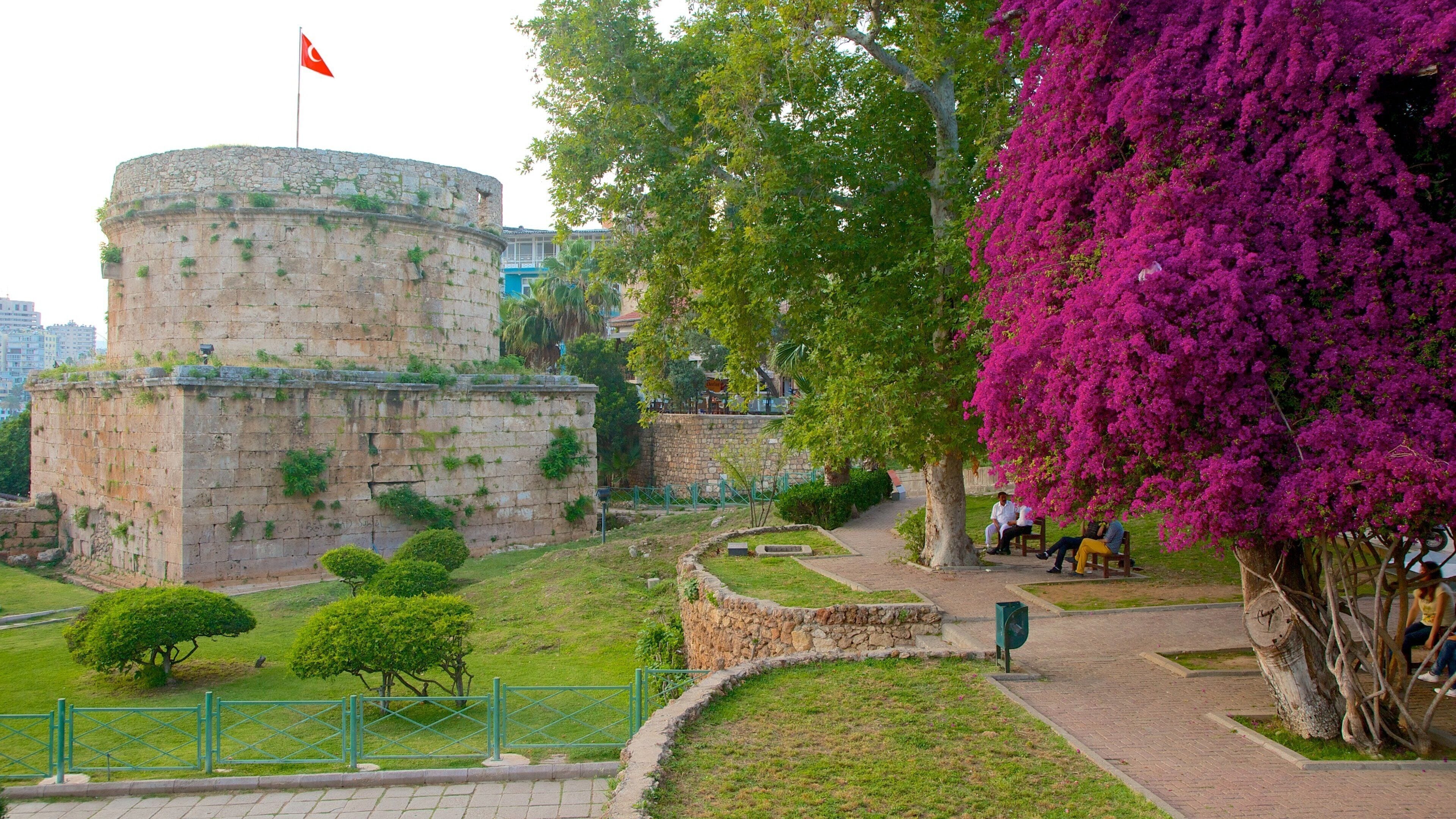 Hidirilik Tower featuring a garden