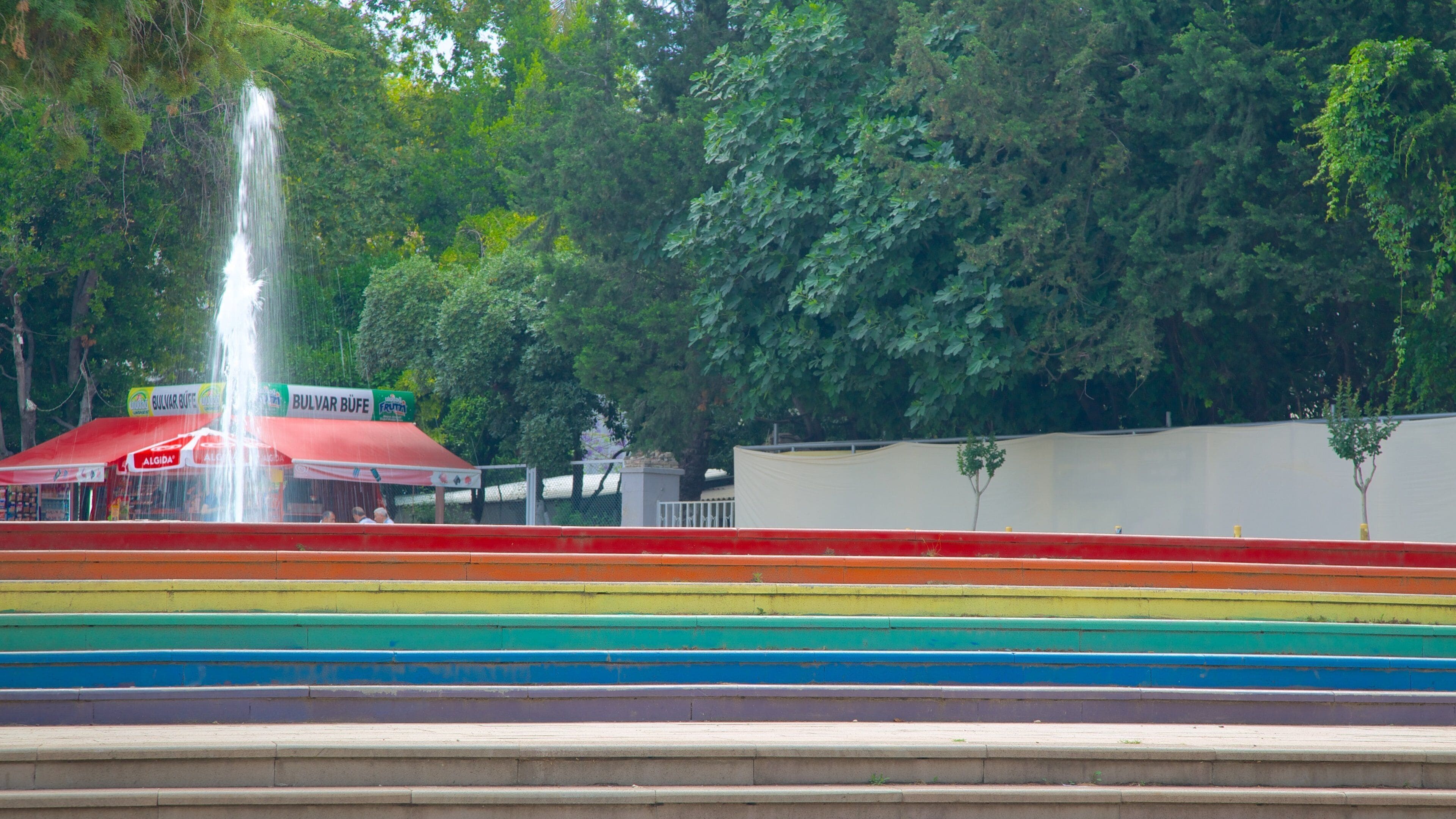 Karaalioglu Park showing a garden and a fountain