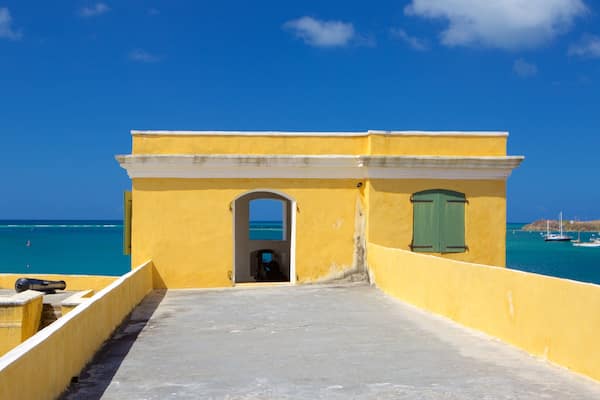 フォート クリスチャンスバーン どの含み ミリタリー アイテム, 遺跡・遺産 と 海岸線の眺め