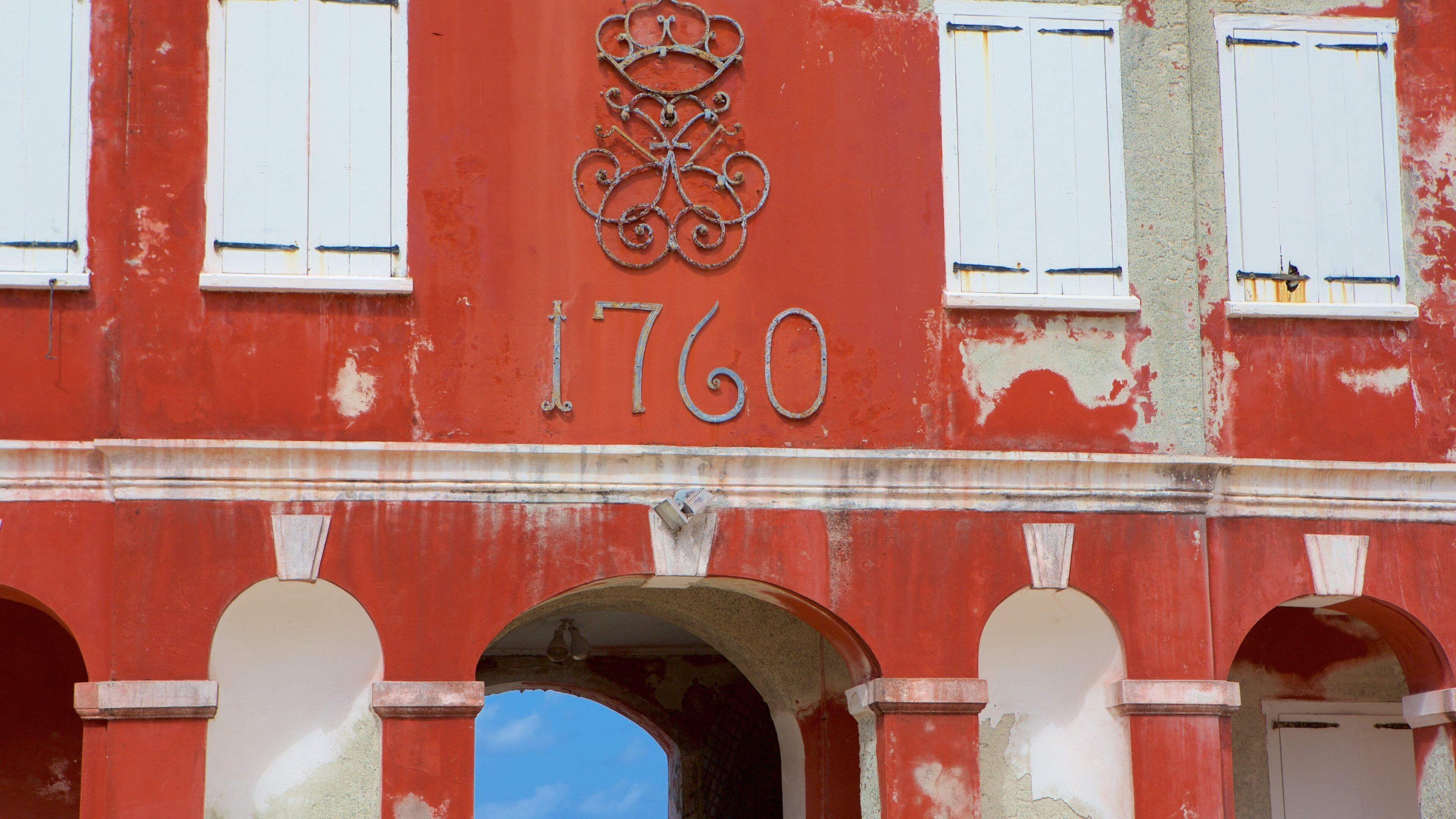 Fort Frederik mostrando oggetti d\'epoca e esercito