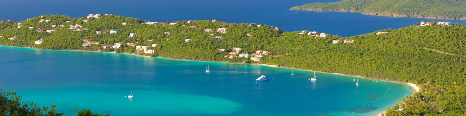 Magens Bay que incluye una bahía o puerto