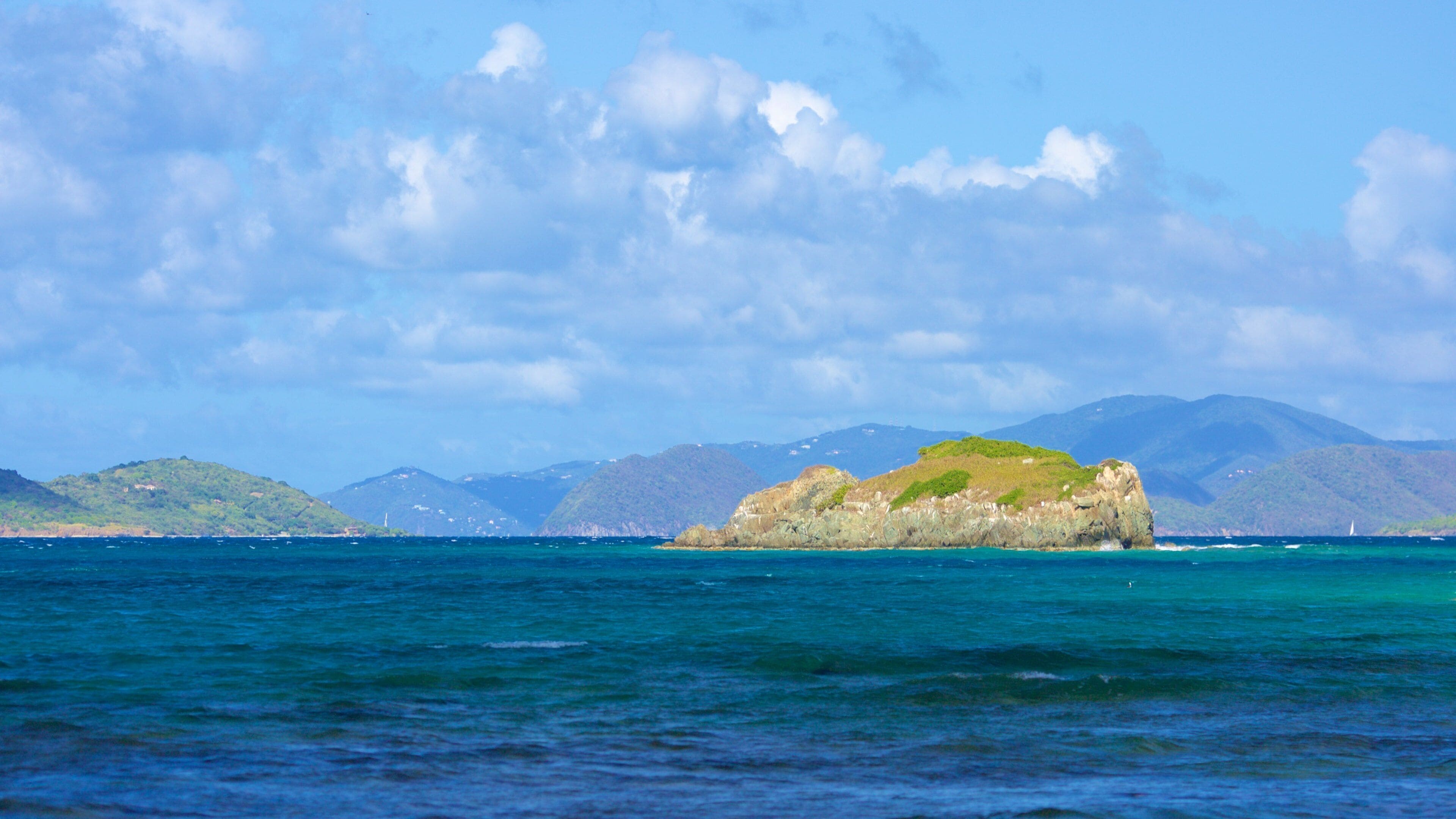 Sapphire Beach johon kuuluu saarinäkymät