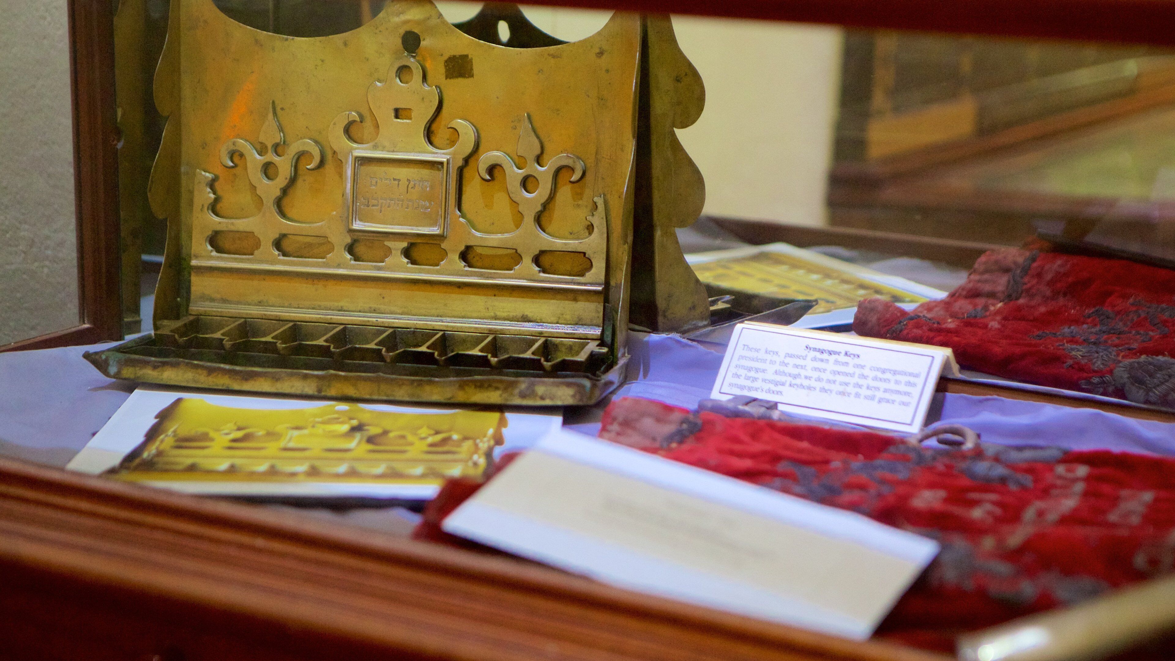 Sinagoga de St. Thomas ofreciendo vista interna y elementos religiosos