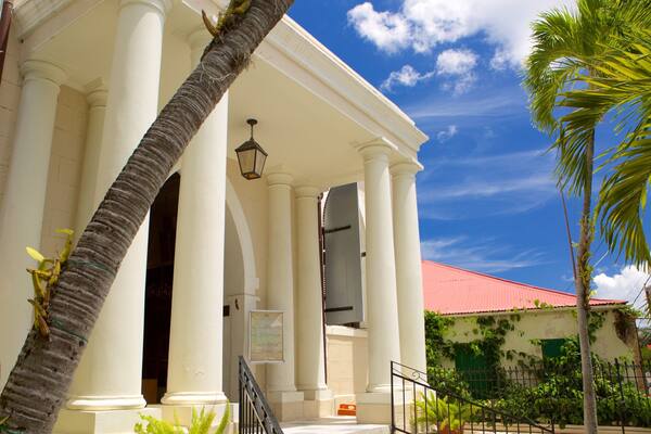 St. Thomas Synagogue welches beinhaltet Geschichtliches und Kirche oder Kathedrale