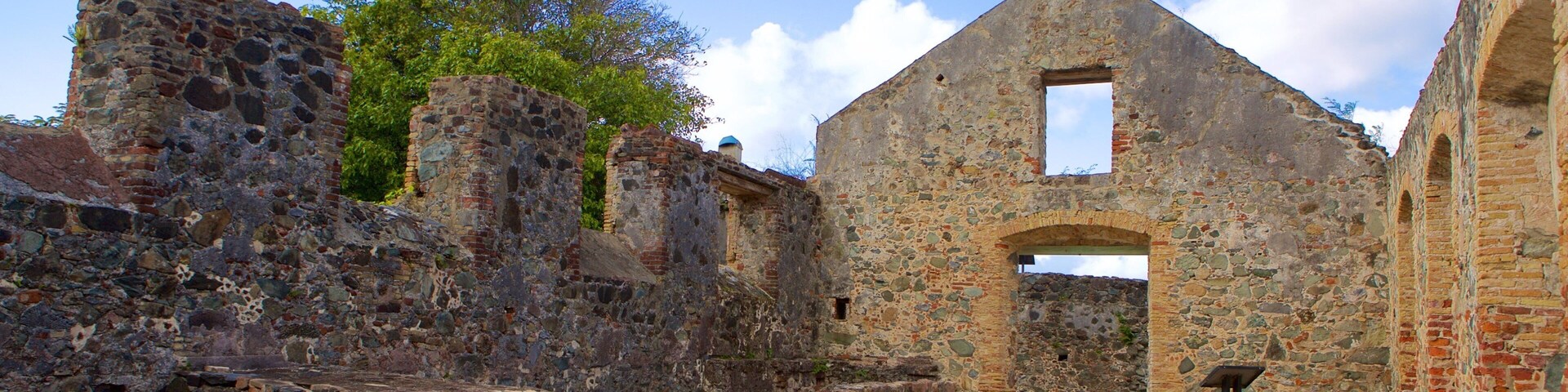 Annaberg Plantation showing heritage elements and a ruin