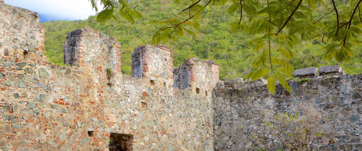Plantación de Annaberg que incluye una ruina y elementos patrimoniales