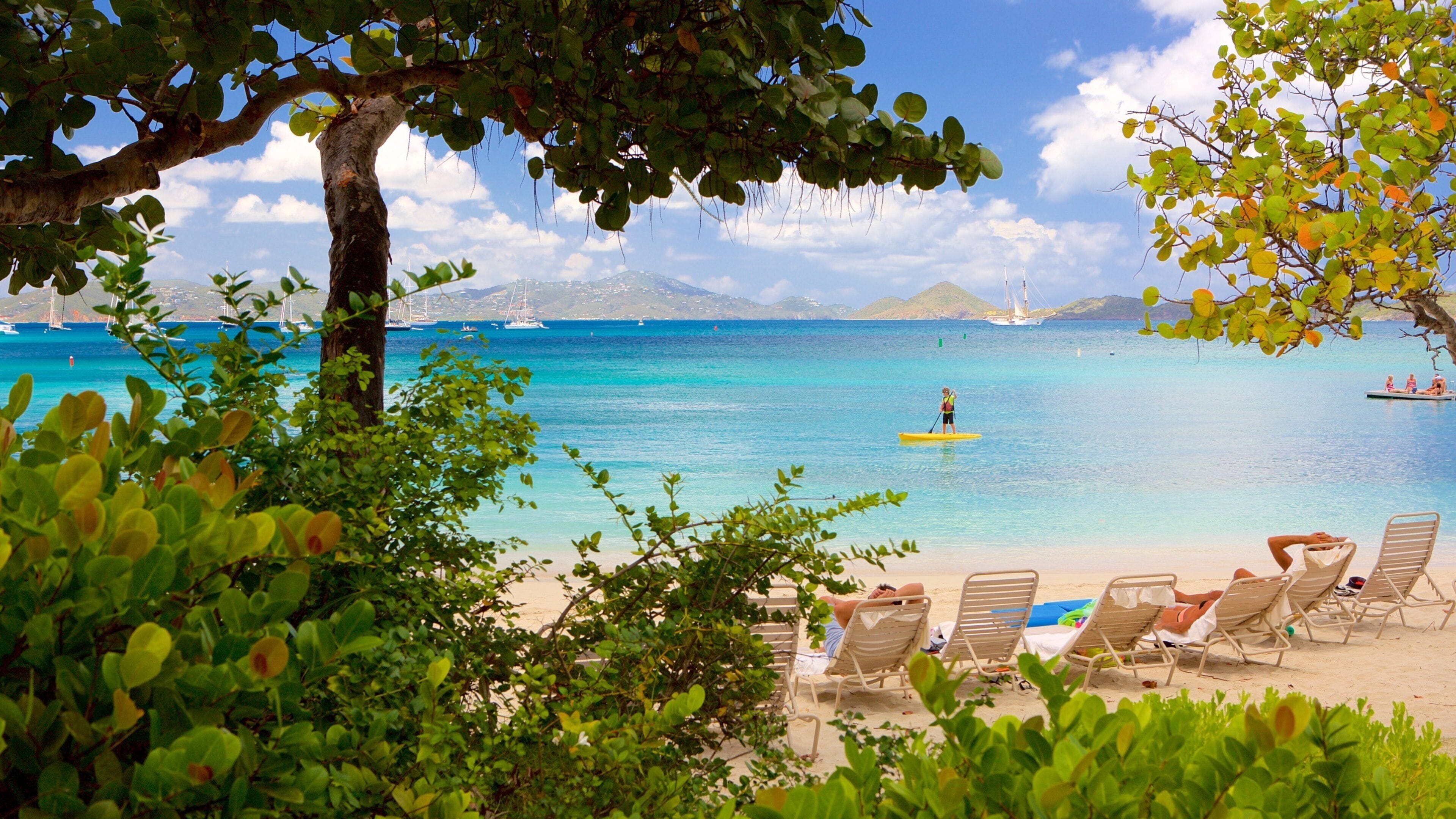 Caneel Bay og byder på en sandstrand