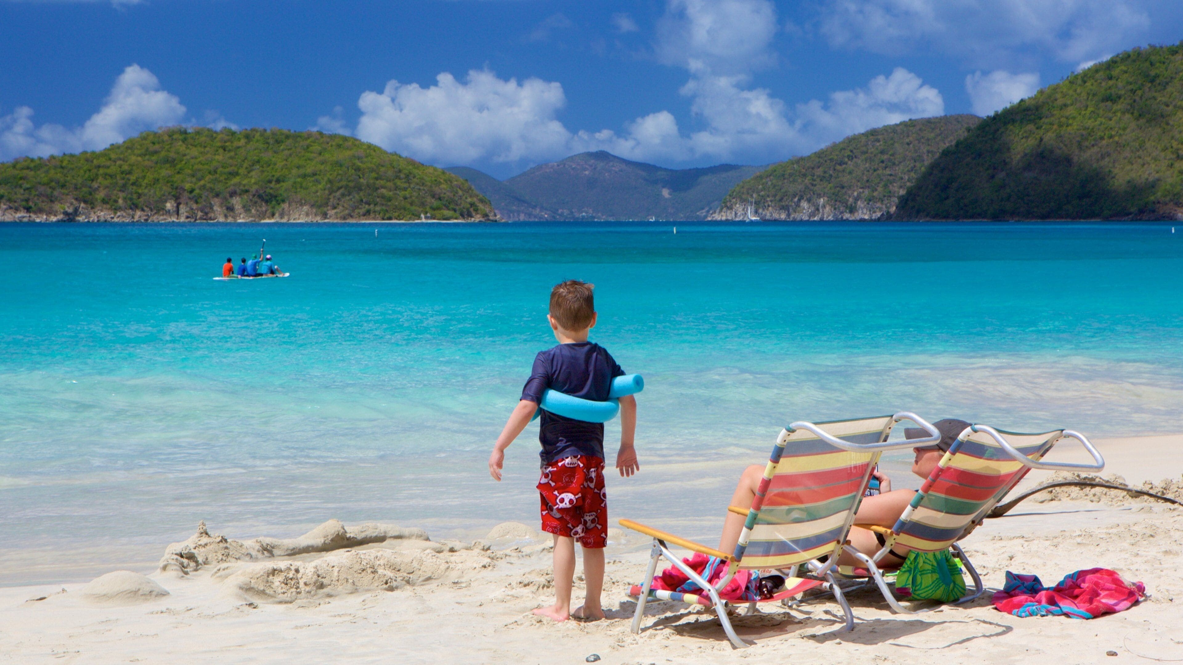 Vịnh Cinnamon trong đó bao gồm cảng hoặc vịnh và bãi biển cát