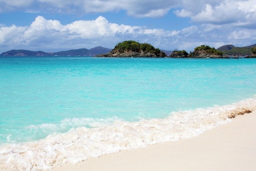 Virgin Islands #NationalPark, St. John, Trunk Bay. Spent the day snorkeling, snoozing, and taking in the amazing azure ocean water.
#waterlust
#trunkbay #St.John