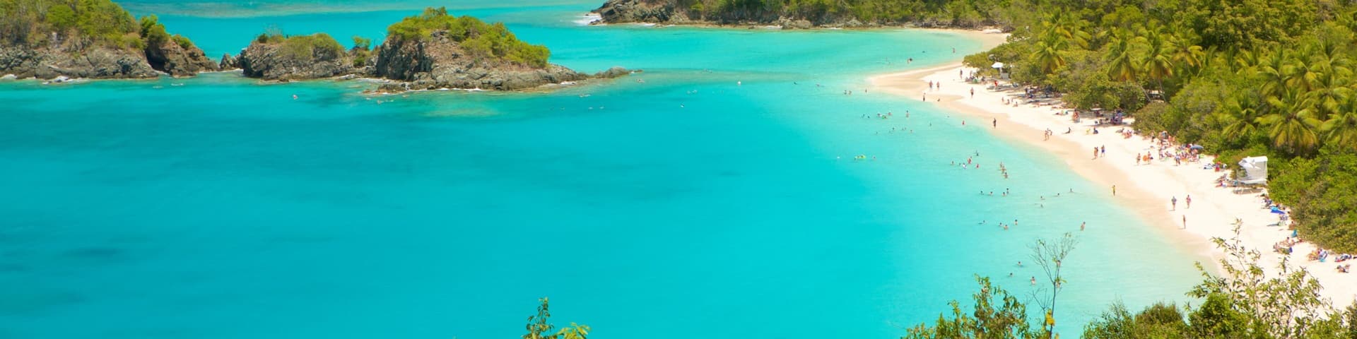 Trunk Bay que incluye imágenes de una isla
