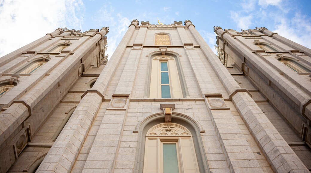Salt Lake Temple which includes heritage architecture