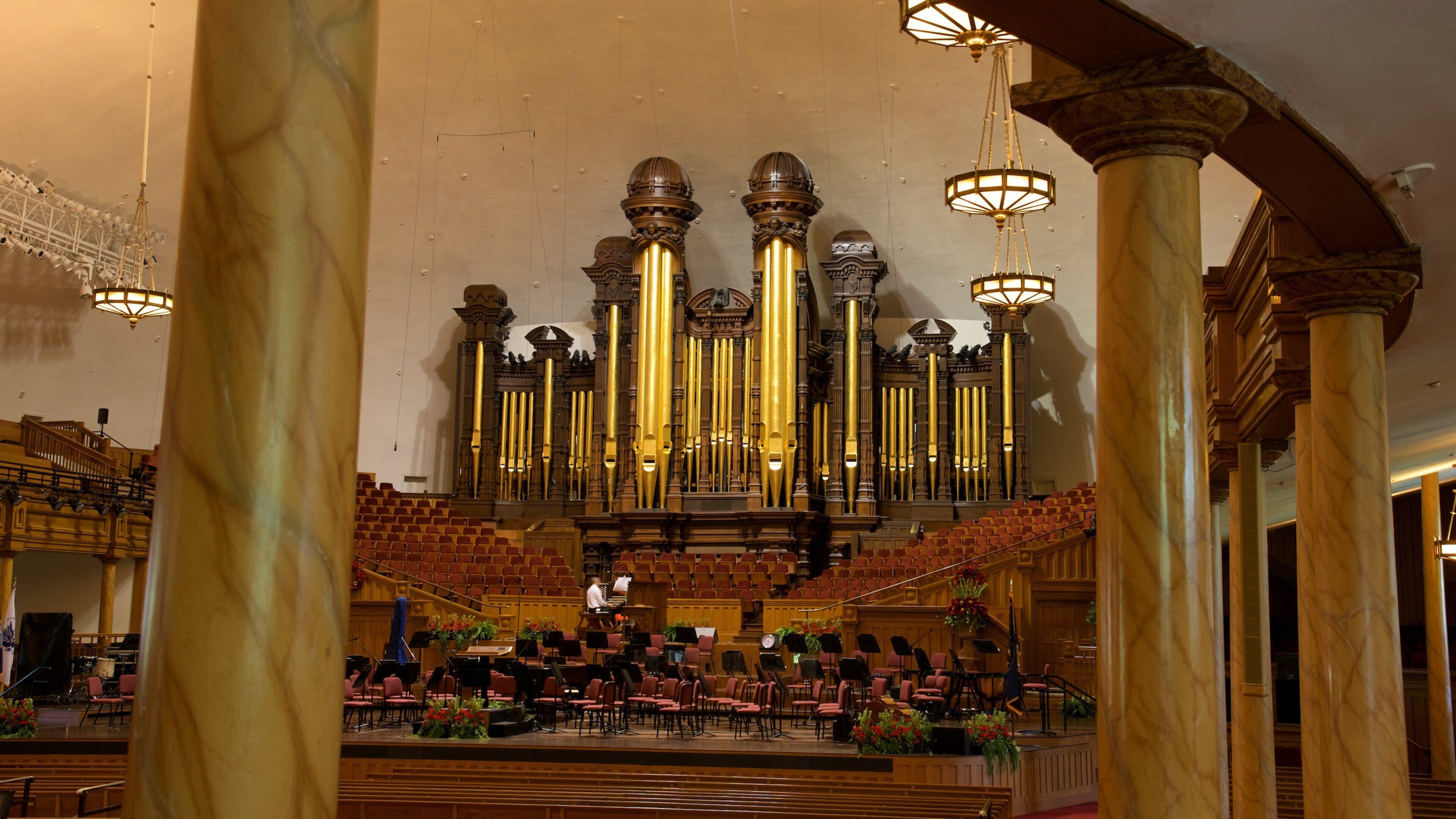 Tabernacle mettant en vedette église ou cathédrale et vues intérieures
