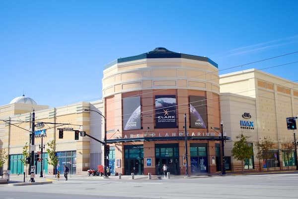 Clark Planetarium og byder på en by og skiltning