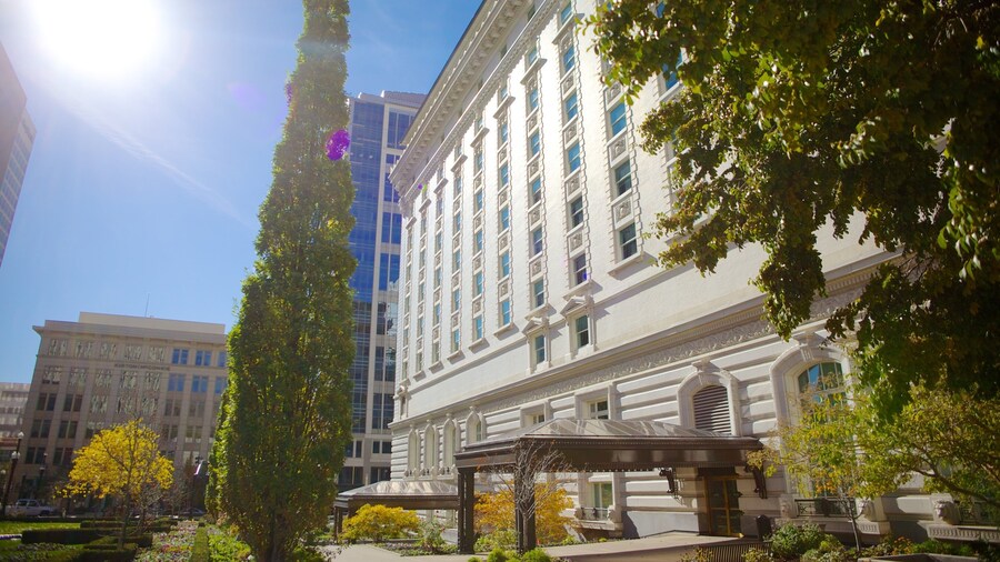 Joseph Smith Memorial Building og byder på et mindesmærke, historiske bygningsværker og en by