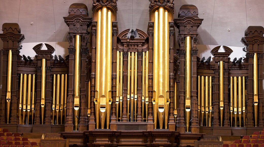 鹽湖大會堂 其中包括 內部景觀 和 音樂