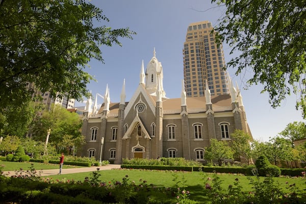 Salt Lake Assembly Hall che include giardino e architettura d\'epoca