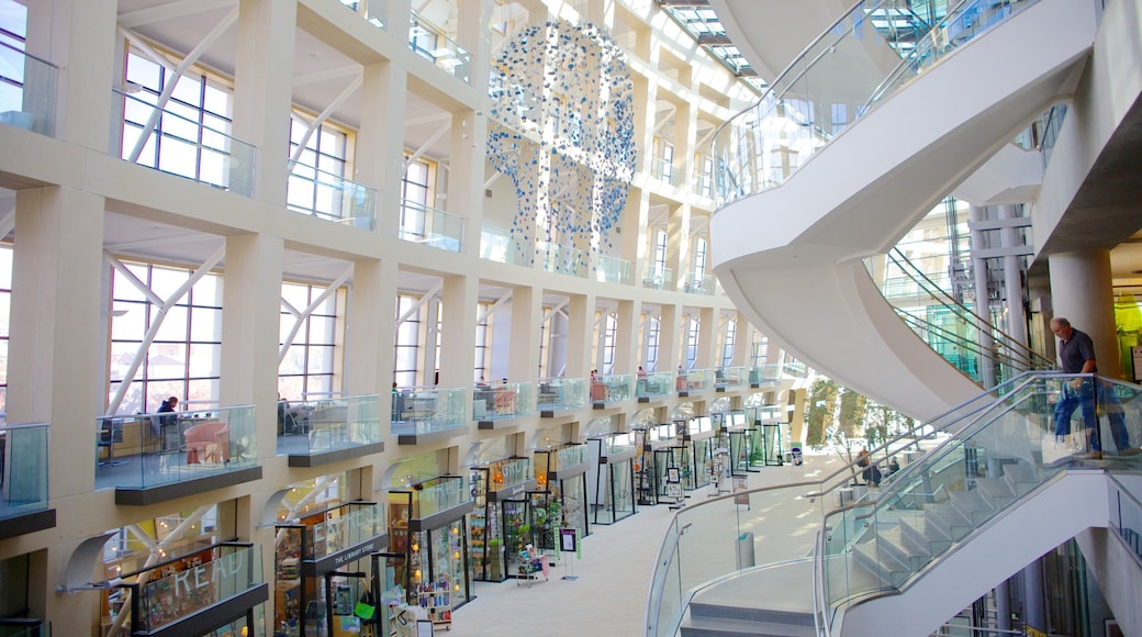 Salt Lake Public Library Main Building ofreciendo arquitectura moderna y vistas interiores