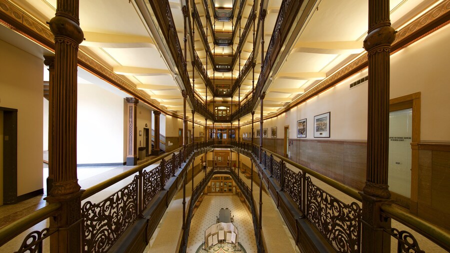 Milwaukee City Hall que inclui vistas internas