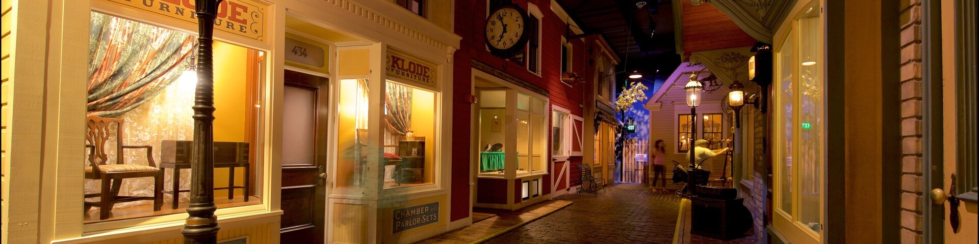 Milwaukee Public Museum welches beinhaltet Innenansichten