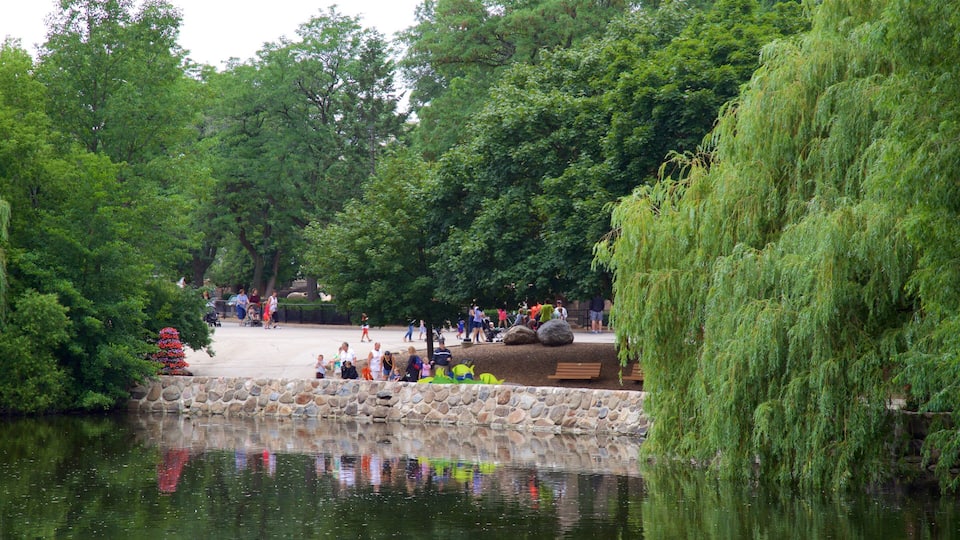 Milwaukee County zoologiske hage som inkluderer hage og dam