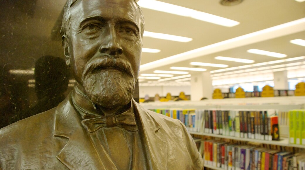 Milwaukee Public Library showing art, a statue or sculpture and interior views